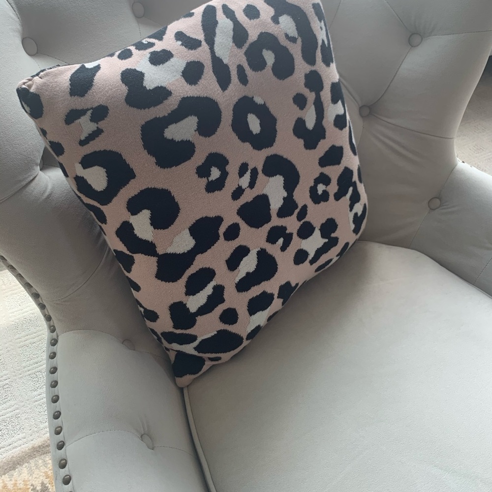 Shiraleah Animal print throw pillow 20x20 - Picture 3 of 4